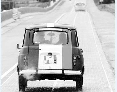 太陽(yáng)能道路 讓電動(dòng)汽車(chē)邊跑邊充電